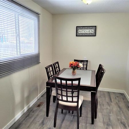 Cozy 4 Bedroom Townhouse - Peaceful Feel Of Home Winnipeg Bagian luar foto