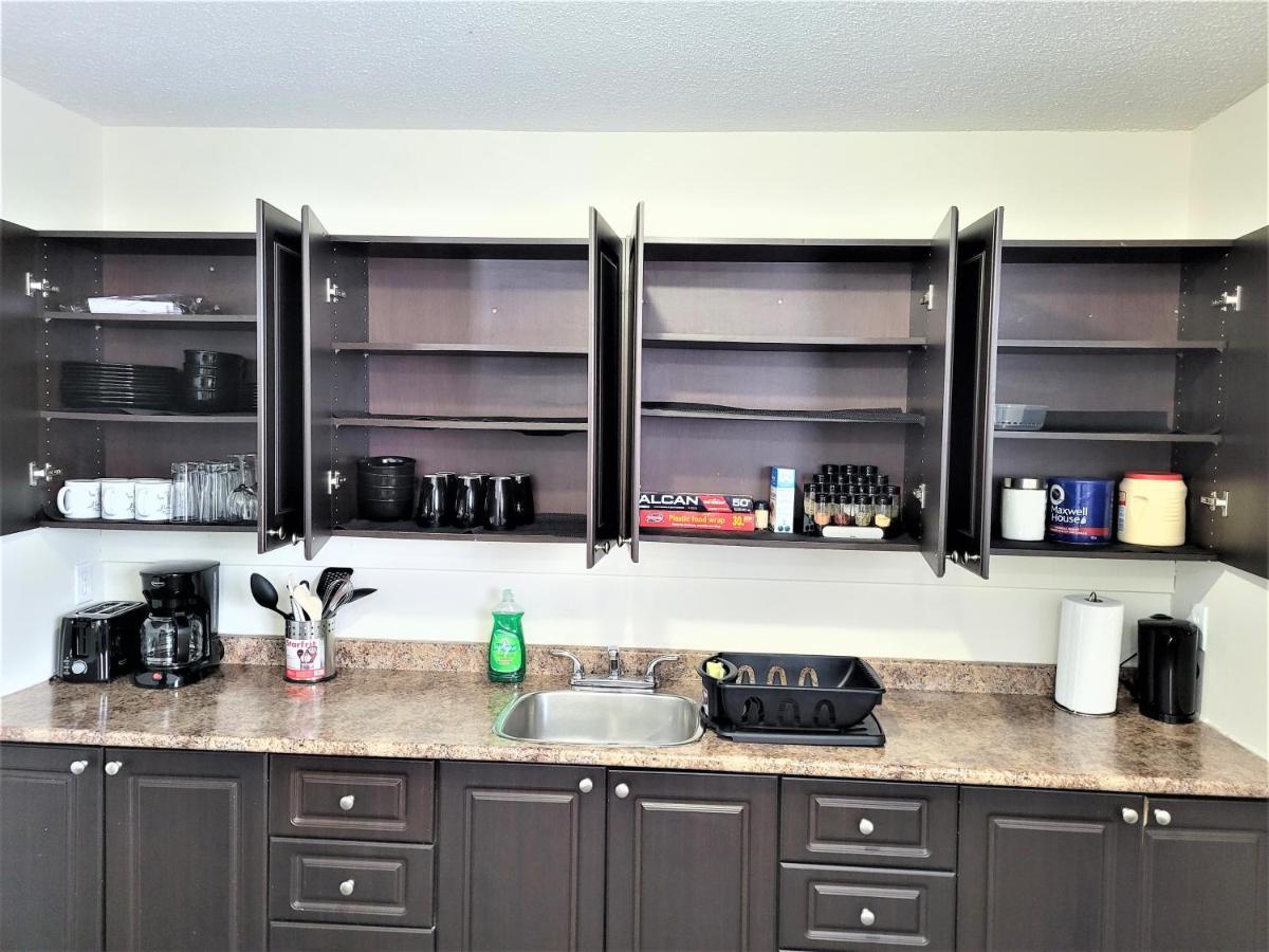 Cozy 4 Bedroom Townhouse - Peaceful Feel Of Home Winnipeg Bagian luar foto