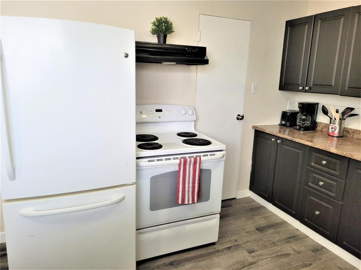 Cozy 4 Bedroom Townhouse - Peaceful Feel Of Home Winnipeg Bagian luar foto