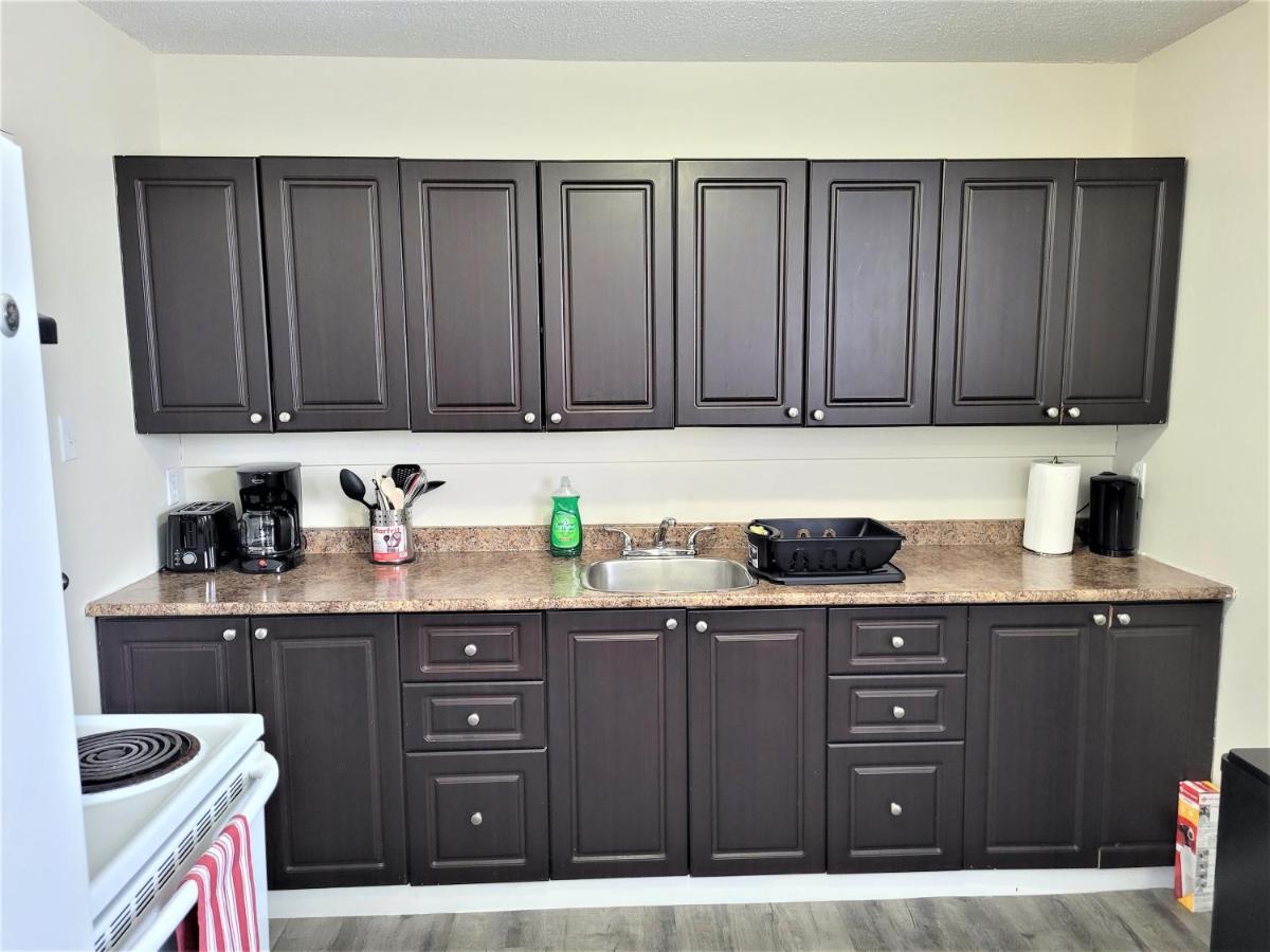 Cozy 4 Bedroom Townhouse - Peaceful Feel Of Home Winnipeg Bagian luar foto